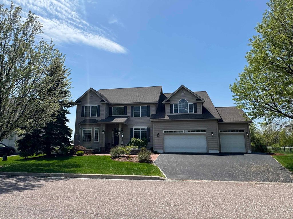 62 Crispin Drive, South Burlington, VT 05403