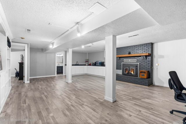 2207 E Cardinal Street, Springfield, MO 65804