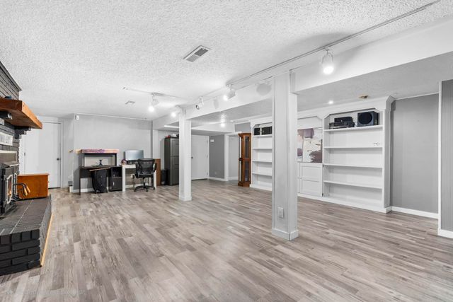 2207 E Cardinal Street, Springfield, MO 65804