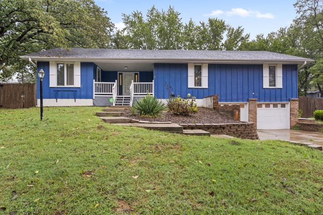 2207 E Cardinal Street, Springfield, MO 65804