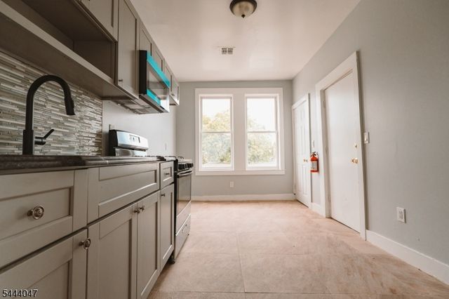 48 Salem St, Newark City, NJ 07106