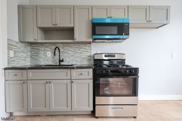 48 Salem St, Newark City, NJ 07106