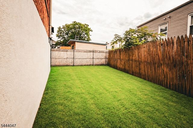 48 Salem St, Newark City, NJ 07106
