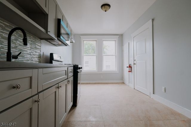 48 Salem St, Newark City, NJ 07106