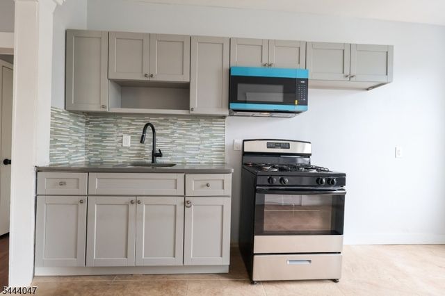48 Salem St, Newark City, NJ 07106
