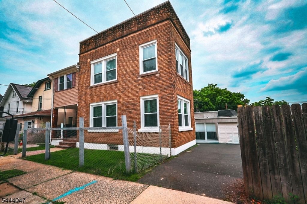 48 Salem St, Newark City, NJ 07106