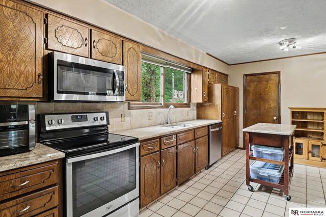 11436 Castelar Circle, Omaha, NE 68144