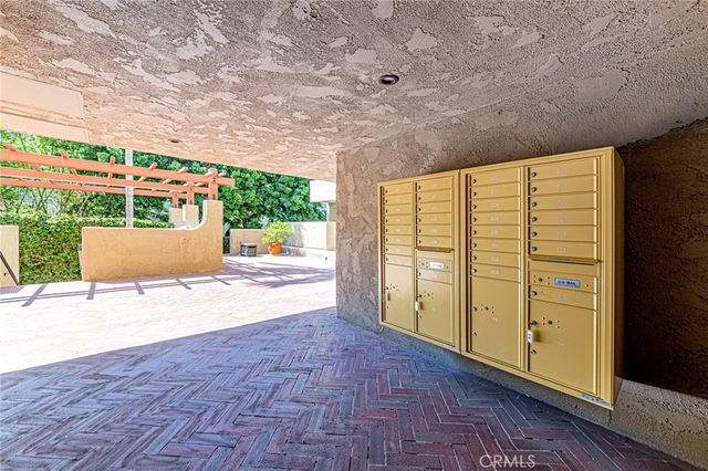 960 SAN PASQUAL Street, Pasadena, CA 91106