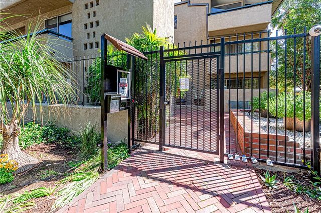 960 SAN PASQUAL Street, Pasadena, CA 91106