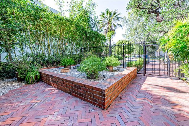 960 SAN PASQUAL Street, Pasadena, CA 91106