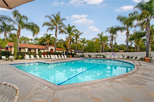 6004 Paseo Salinero, Carlsbad, CA 92009