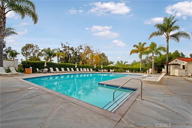 6004 Paseo Salinero, Carlsbad, CA 92009