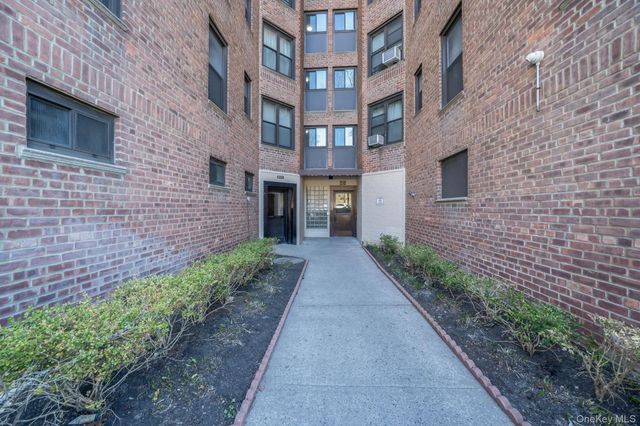 83-85 Woodhaven Boulevard 3L, Woodhaven, NY 11421