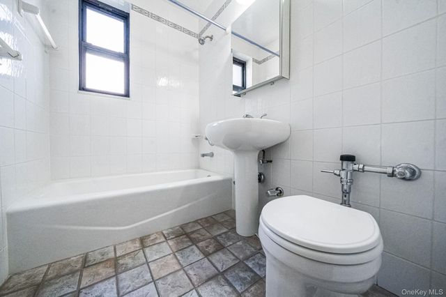 83-85 Woodhaven Boulevard 3L, Woodhaven, NY 11421