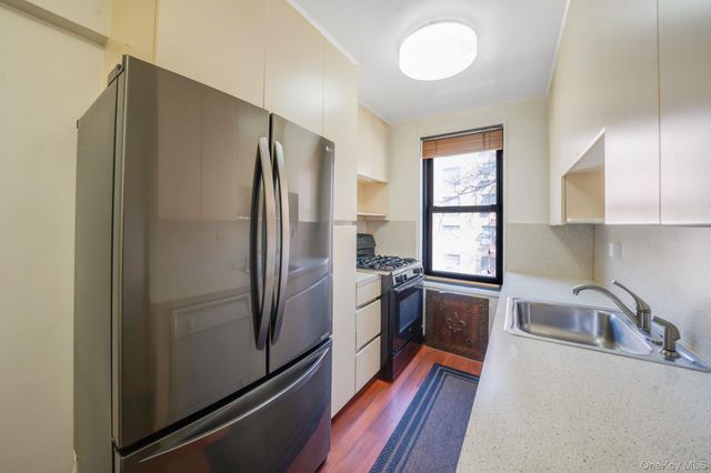 83-85 Woodhaven Boulevard 3L, Woodhaven, NY 11421