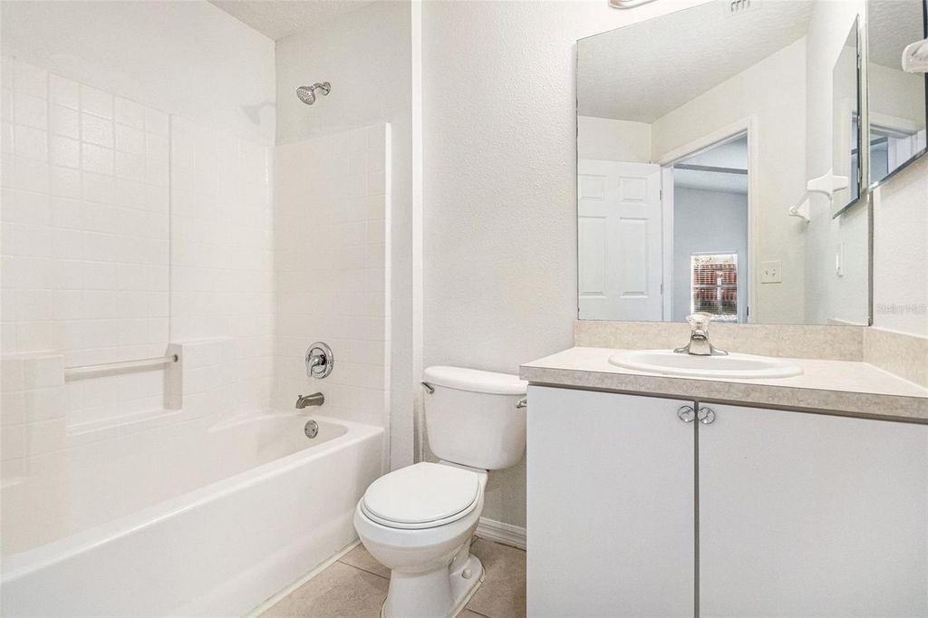 Image 12 of property listing at 1072 BLUEGRASS DRIVE, Groveland, FL 34736