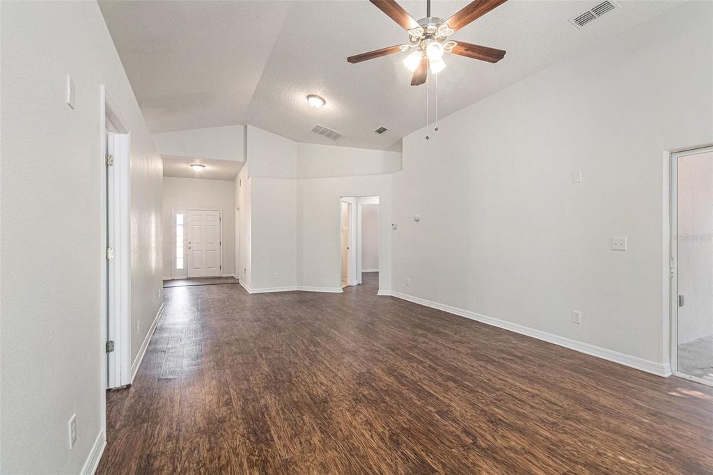 Image 4 of property listing at 1072 BLUEGRASS DRIVE, Groveland, FL 34736