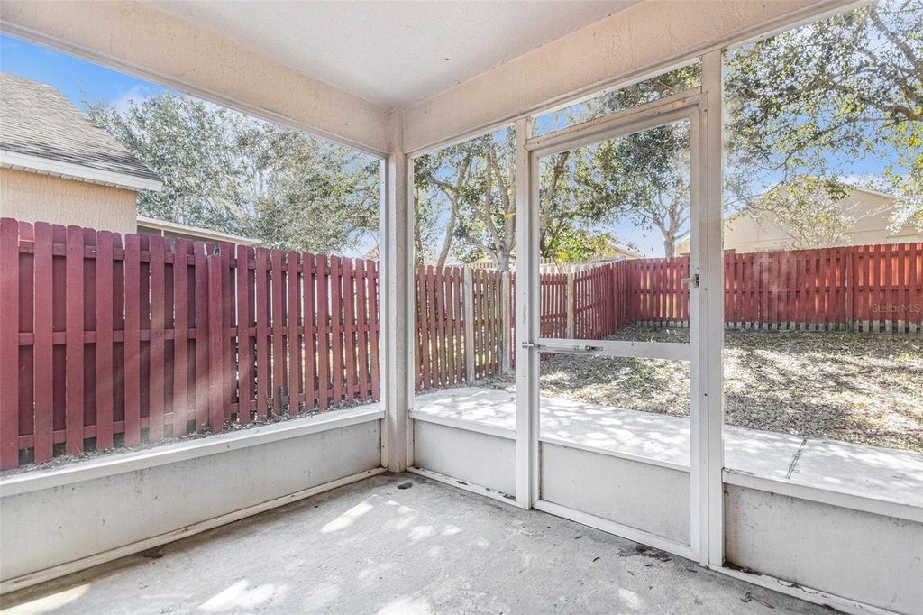 Image 8 of property listing at 1072 BLUEGRASS DRIVE, Groveland, FL 34736