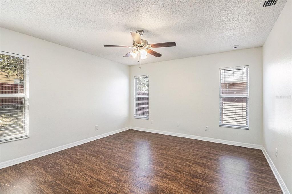 Image 9 of property listing at 1072 BLUEGRASS DRIVE, Groveland, FL 34736