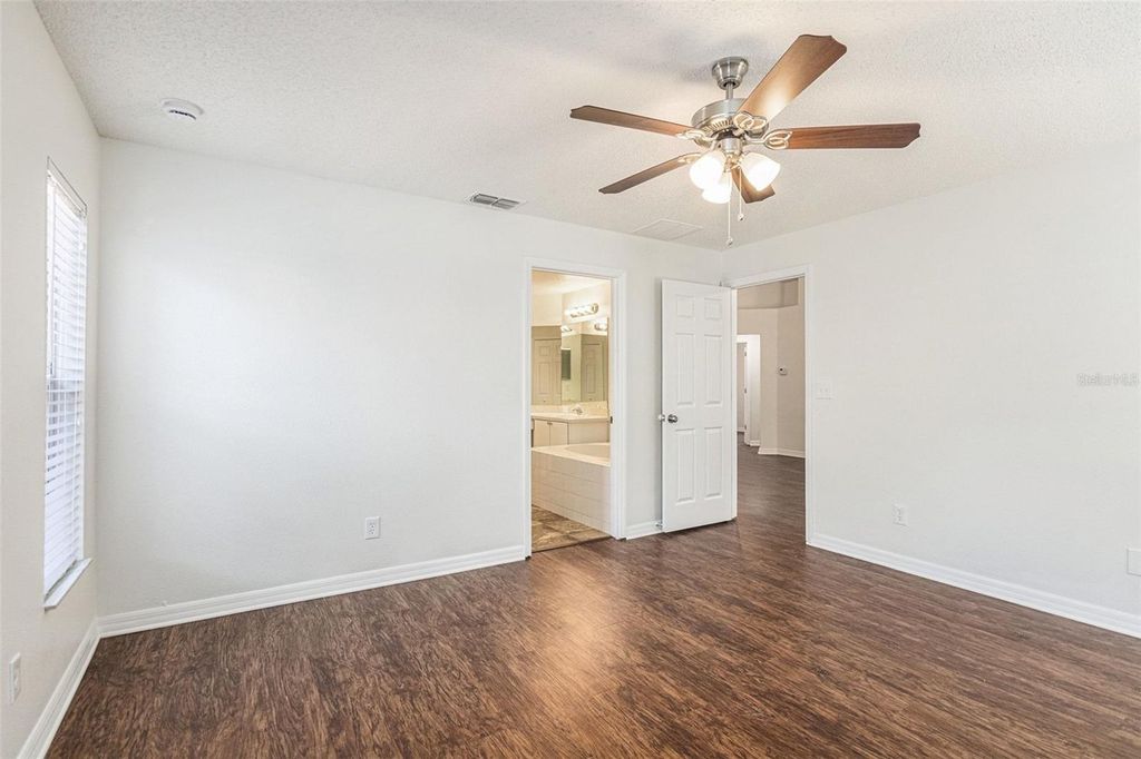 Image 10 of property listing at 1072 BLUEGRASS DRIVE, Groveland, FL 34736