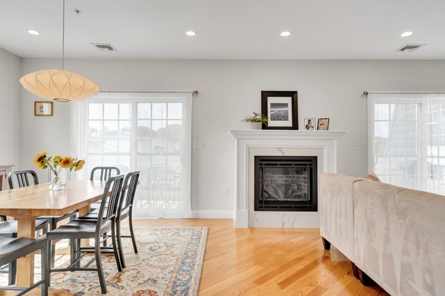 572 Freeport 303, Boston, MA 02122