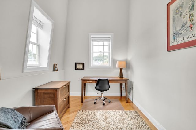 572 Freeport 303, Boston, MA 02122