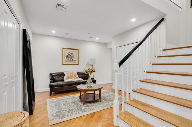 572 Freeport 303, Boston, MA 02122