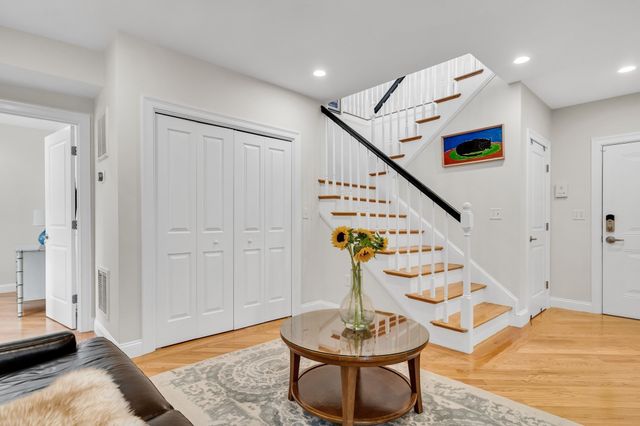 572 Freeport 303, Boston, MA 02122