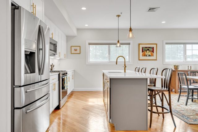 572 Freeport 303, Boston, MA 02122