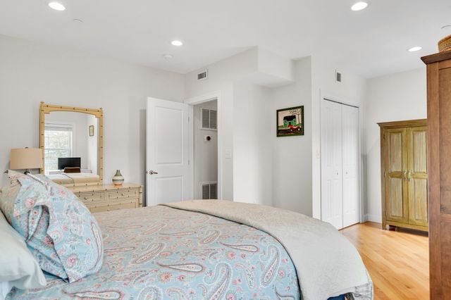572 Freeport 303, Boston, MA 02122