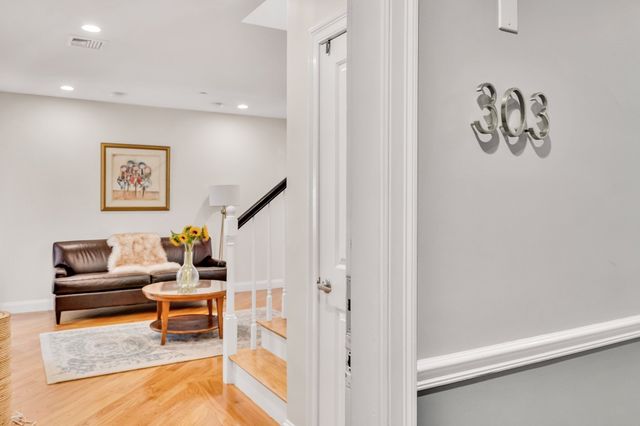 572 Freeport 303, Boston, MA 02122