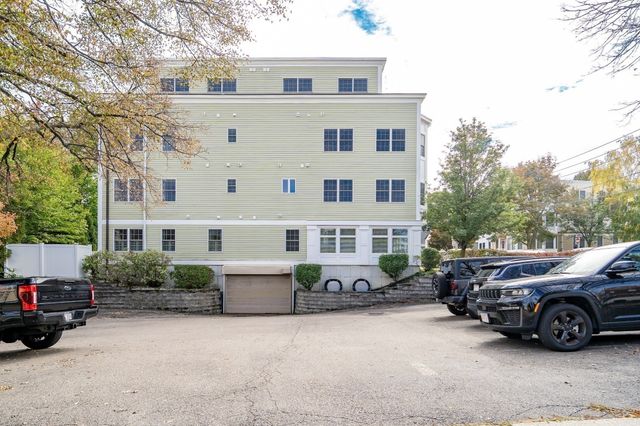 572 Freeport 303, Boston, MA 02122