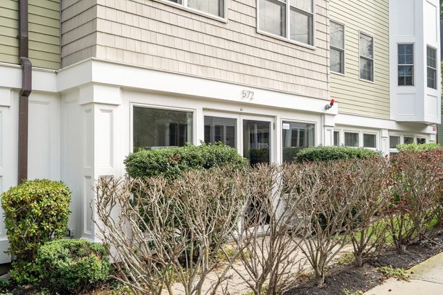 572 Freeport 303, Boston, MA 02122