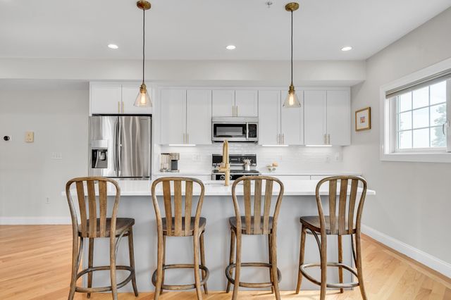 572 Freeport 303, Boston, MA 02122