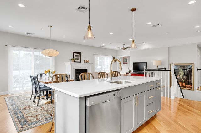 572 Freeport 303, Boston, MA 02122