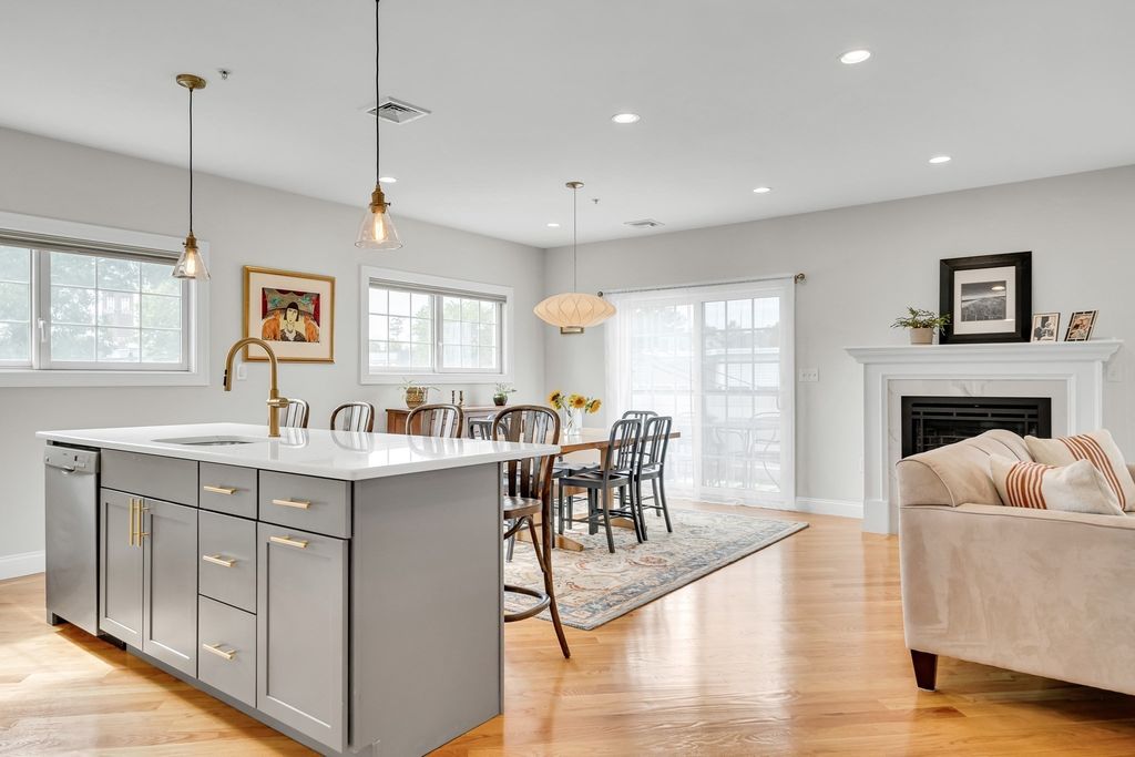 572 Freeport 303, Boston, MA 02122