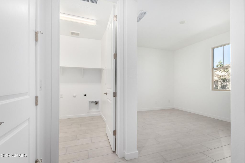 Image 14 of property listing at 5447 W MANZANITA Drive, Glendale, AZ 85302