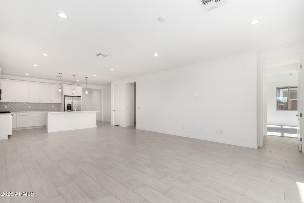 Image 6 of property listing at 5447 W MANZANITA Drive, Glendale, AZ 85302