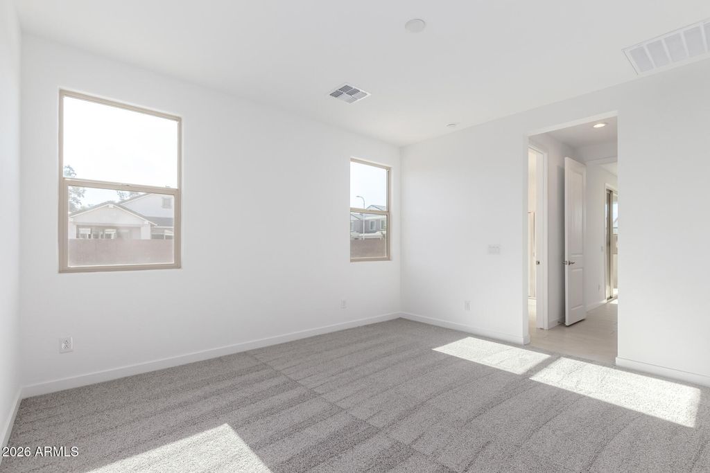 Image 8 of property listing at 5447 W MANZANITA Drive, Glendale, AZ 85302