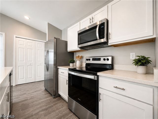 2728 NE 5th PL, Cape Coral, FL 33909