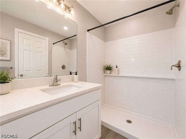 2728 NE 5th PL, Cape Coral, FL 33909