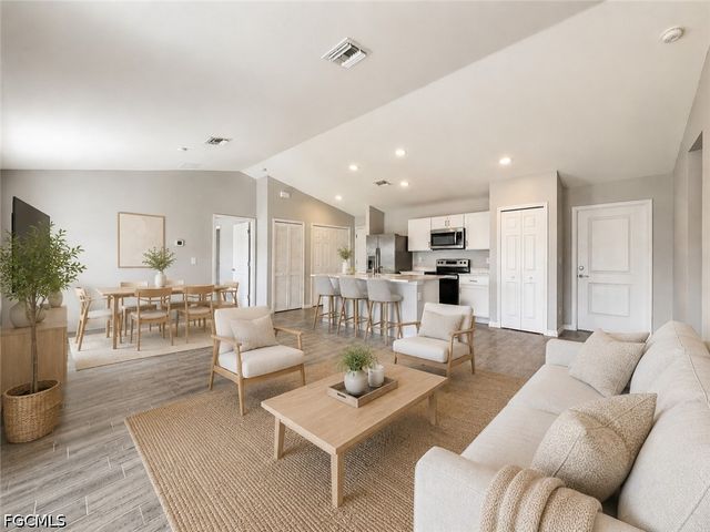 2728 NE 5th PL, Cape Coral, FL 33909