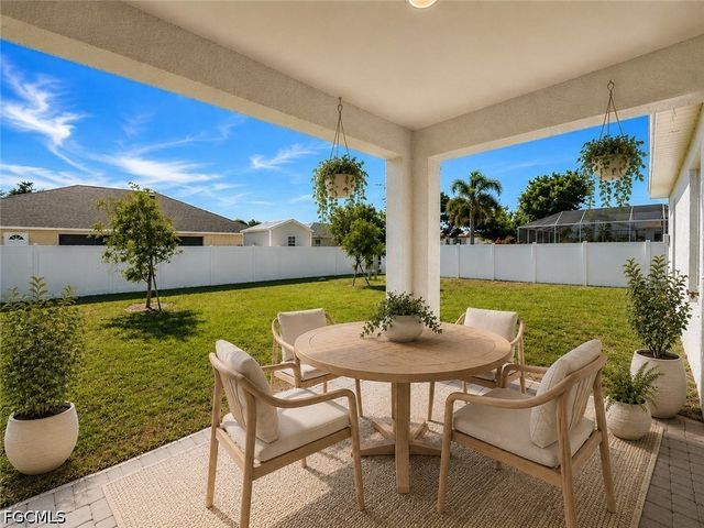 2728 NE 5th PL, Cape Coral, FL 33909