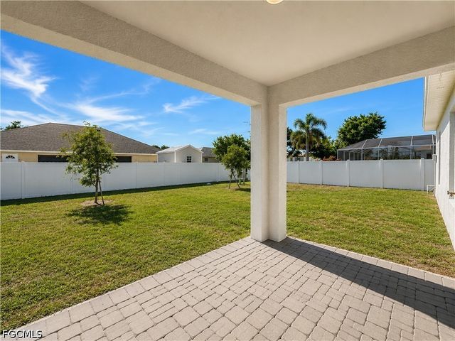 2728 NE 5th PL, Cape Coral, FL 33909