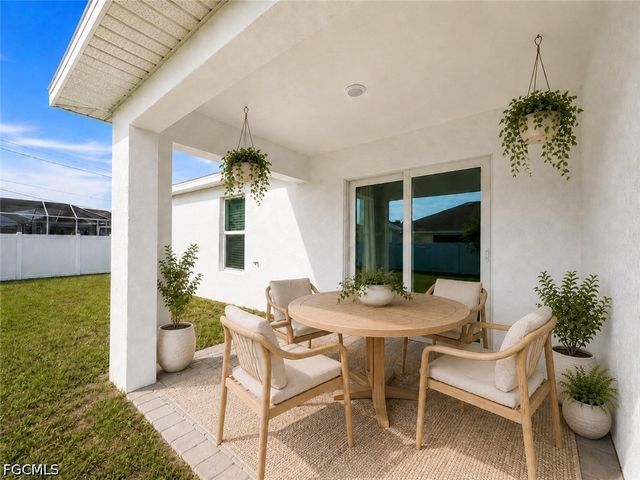 2728 NE 5th PL, Cape Coral, FL 33909