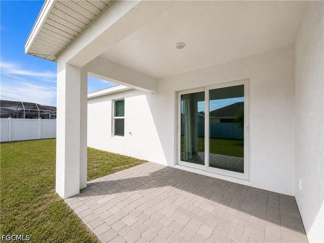 2728 NE 5th PL, Cape Coral, FL 33909