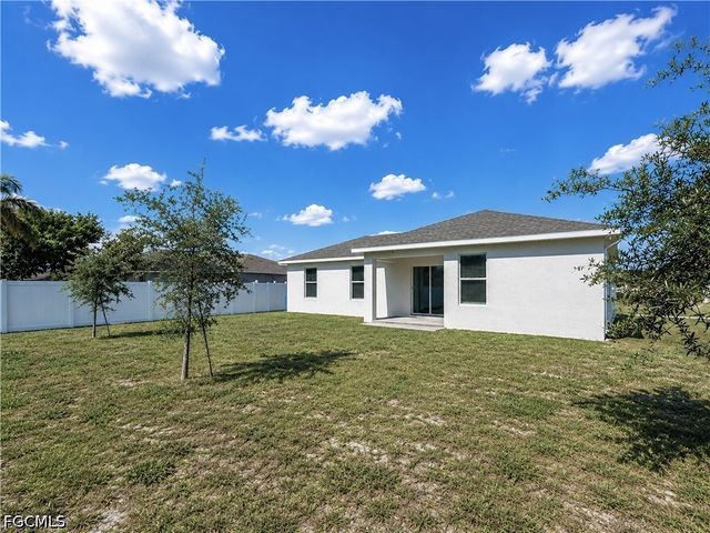 2728 NE 5th PL, Cape Coral, FL 33909