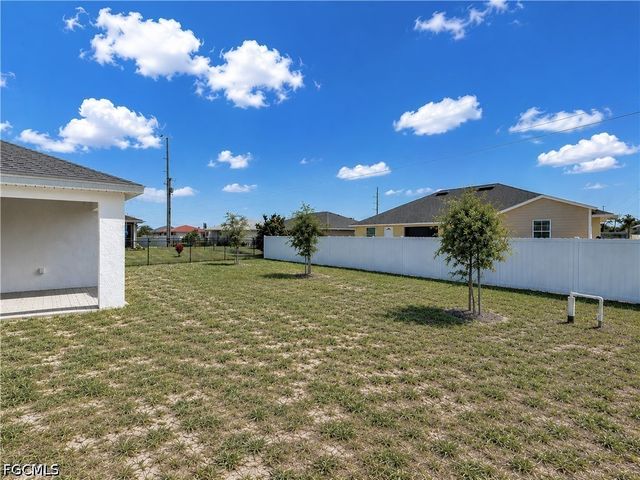 2728 NE 5th PL, Cape Coral, FL 33909
