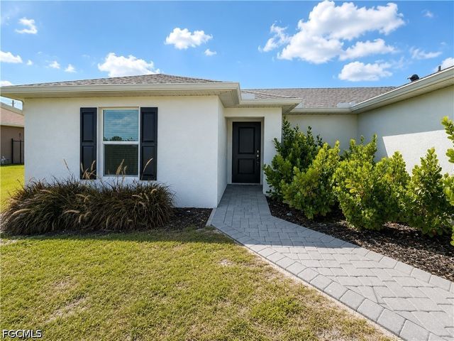 2728 NE 5th PL, Cape Coral, FL 33909