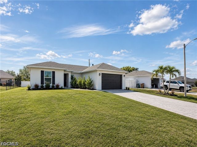 2728 NE 5th PL, Cape Coral, FL 33909